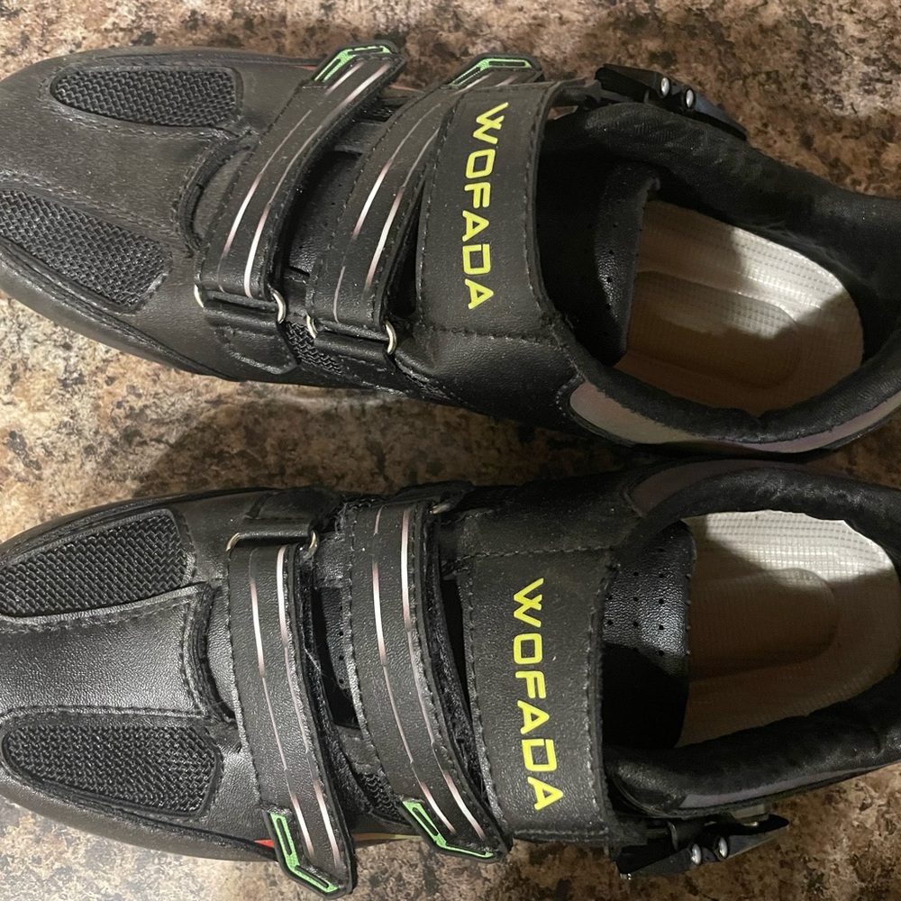 Women’s sz 9 cycling clip in shoe